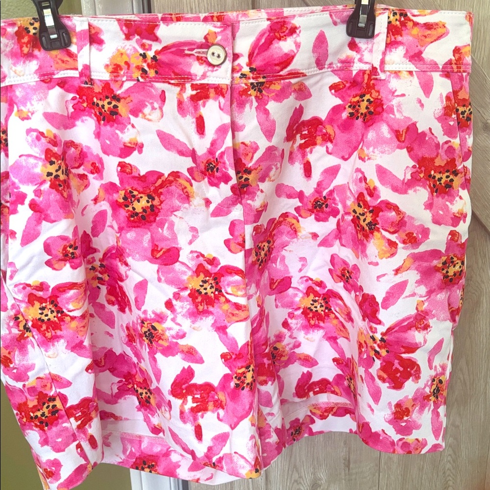 Isaac Mizrahi Water Color Floral Print Shorts Size 16. 6” inseam